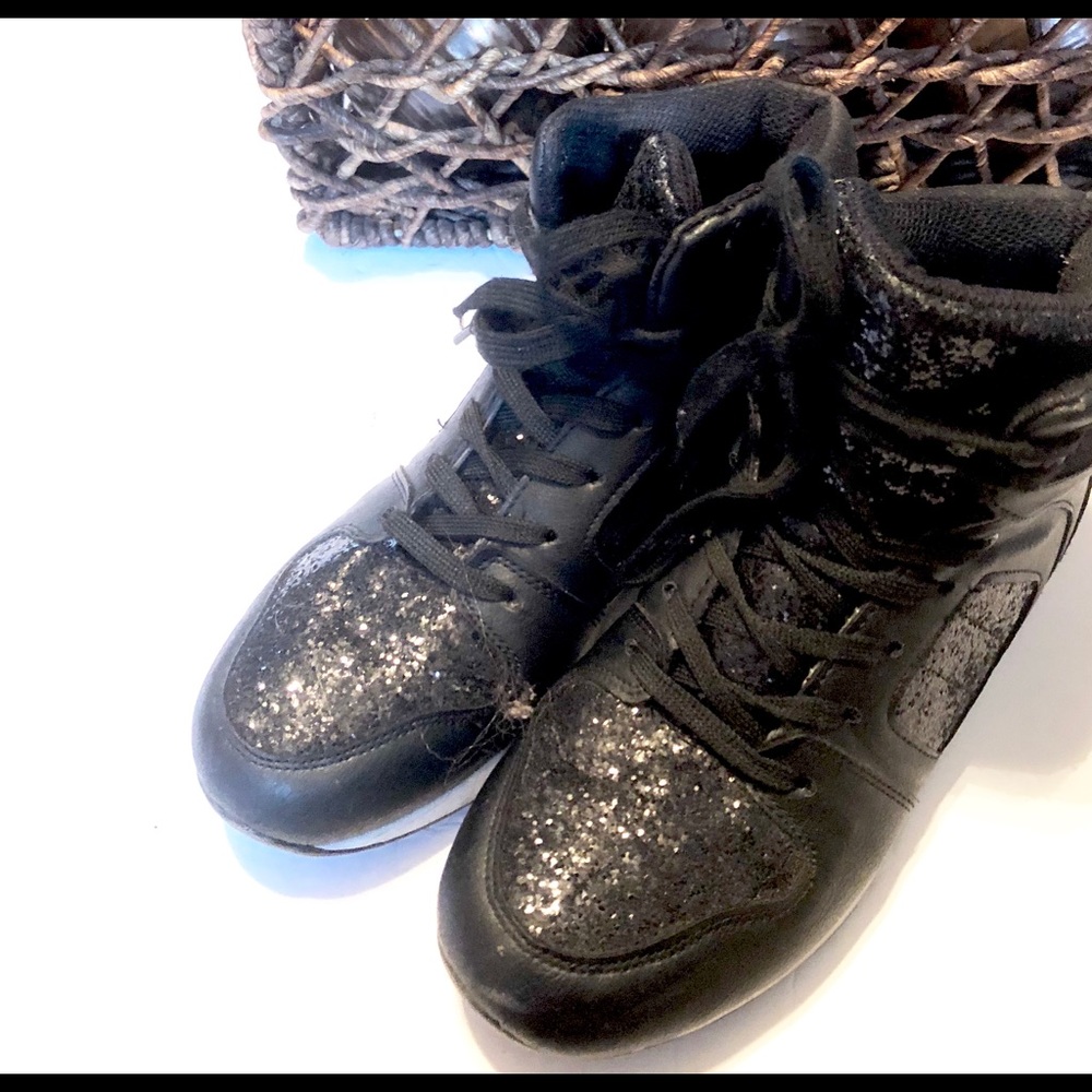 Trendy Glitter Hightops🌺